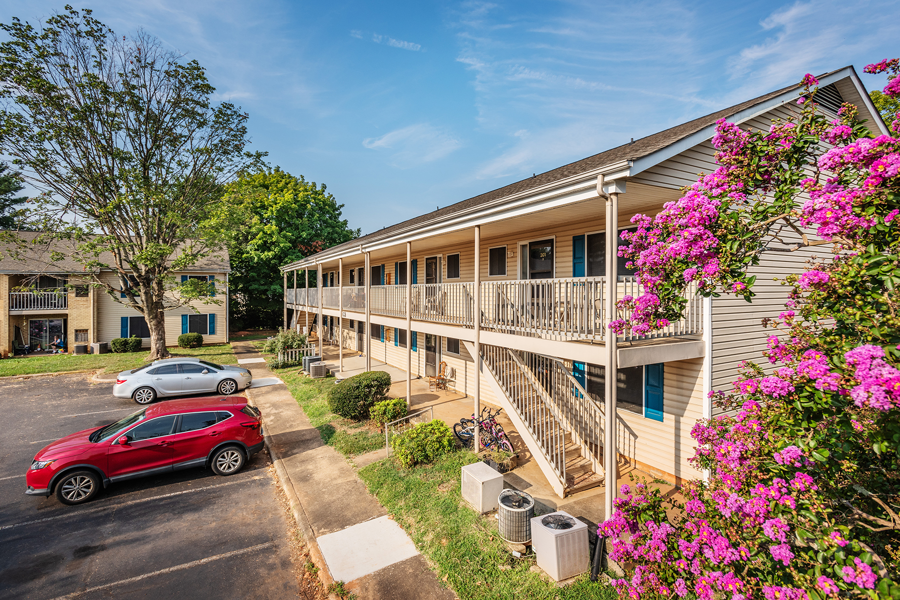 Signal Hill The Multifamily Advisory Group at Cushman & Wakefield